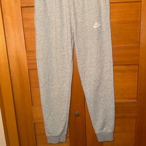 EUC - Nike Men's Light Grey Jogger size Medium